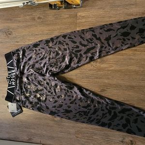 ❗️NWT❗️Marika- Cycle 7/8 Dark Leppard Leggings
